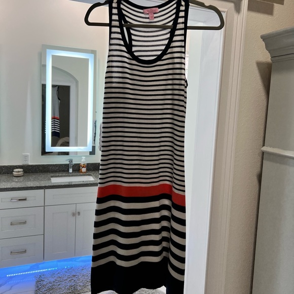 Lilly Pulitzer dress size M. Good condition - Picture 2 of 3